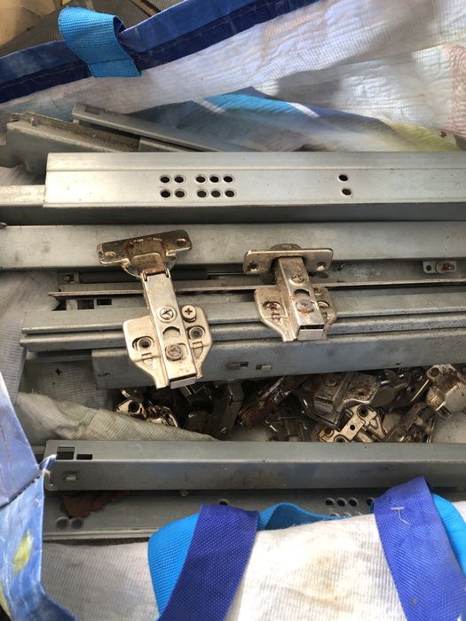 Mecanismo extensivel e dobradicas gaveta/ parteleira e ferragens