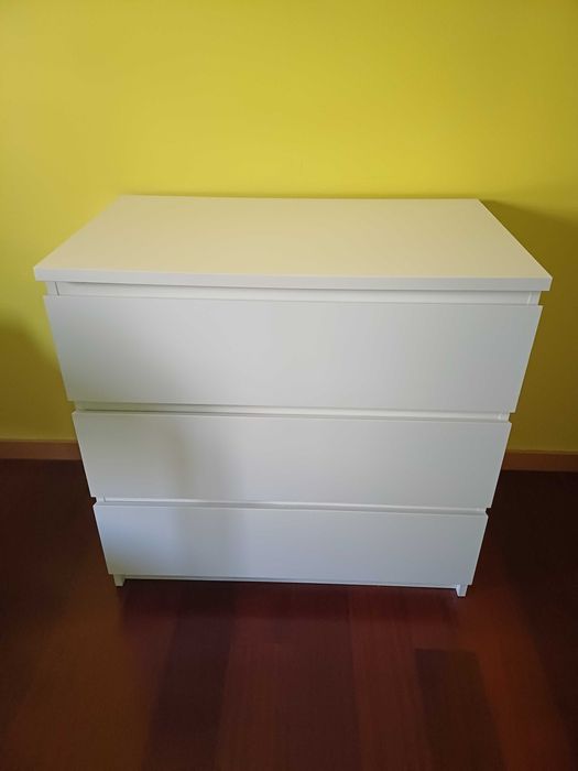 Comoda Malm usada em ótimo estado