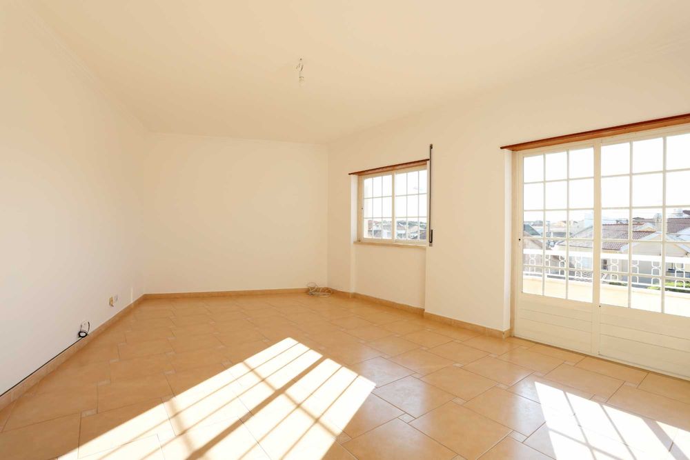 Duplex T3+1 com 201m2 construídos, 178m2 úteis e garagem Box