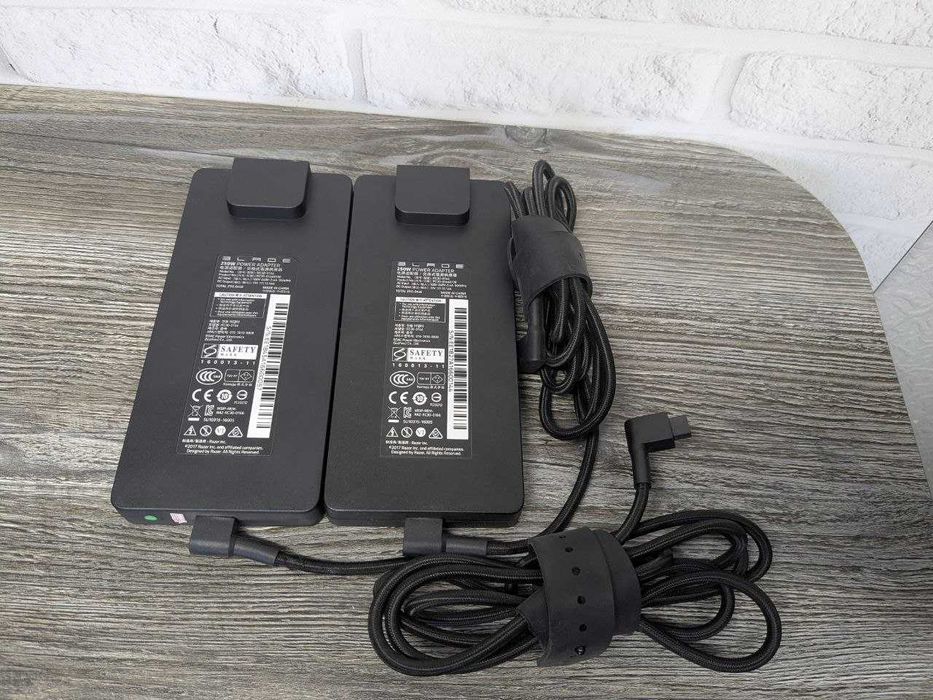 Блок живлення Razer 250W Razer Blade 15 250W 19.5V зарядка  ОРИГІНАЛ