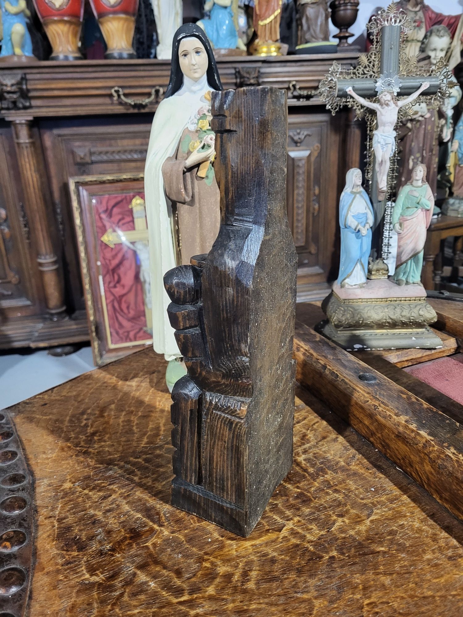 Drewniana rzeźba Matki Bożej Maryja z drewna
