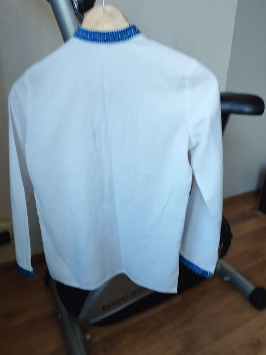 Продам вишиванку розмір 140