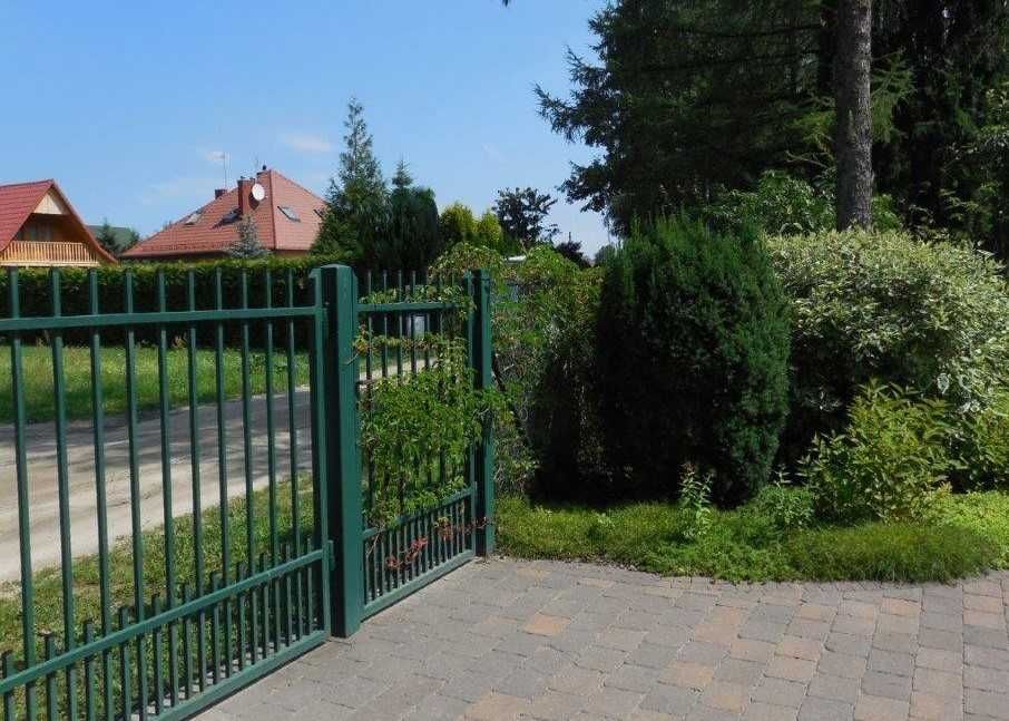 Brama wjazdowa dwuskrzydłowa i dwie furtki