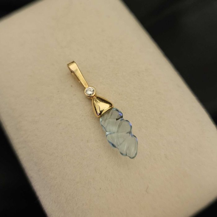 złota zawieszka z akwamarynem i diamentem próby złota 585