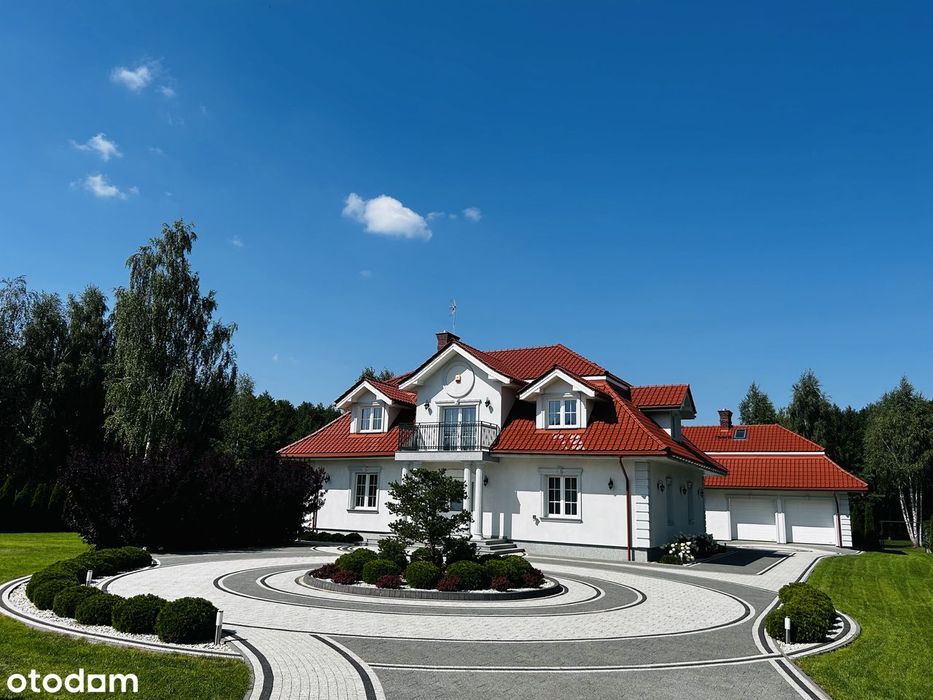 Komfortowy dom z dużą działką i strefą relaksu – Nowy Jadów