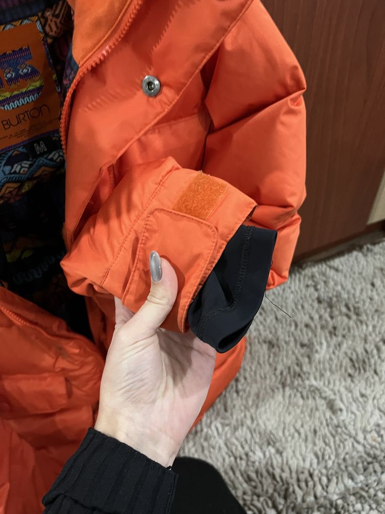 Продам зимову жіночу  куртку