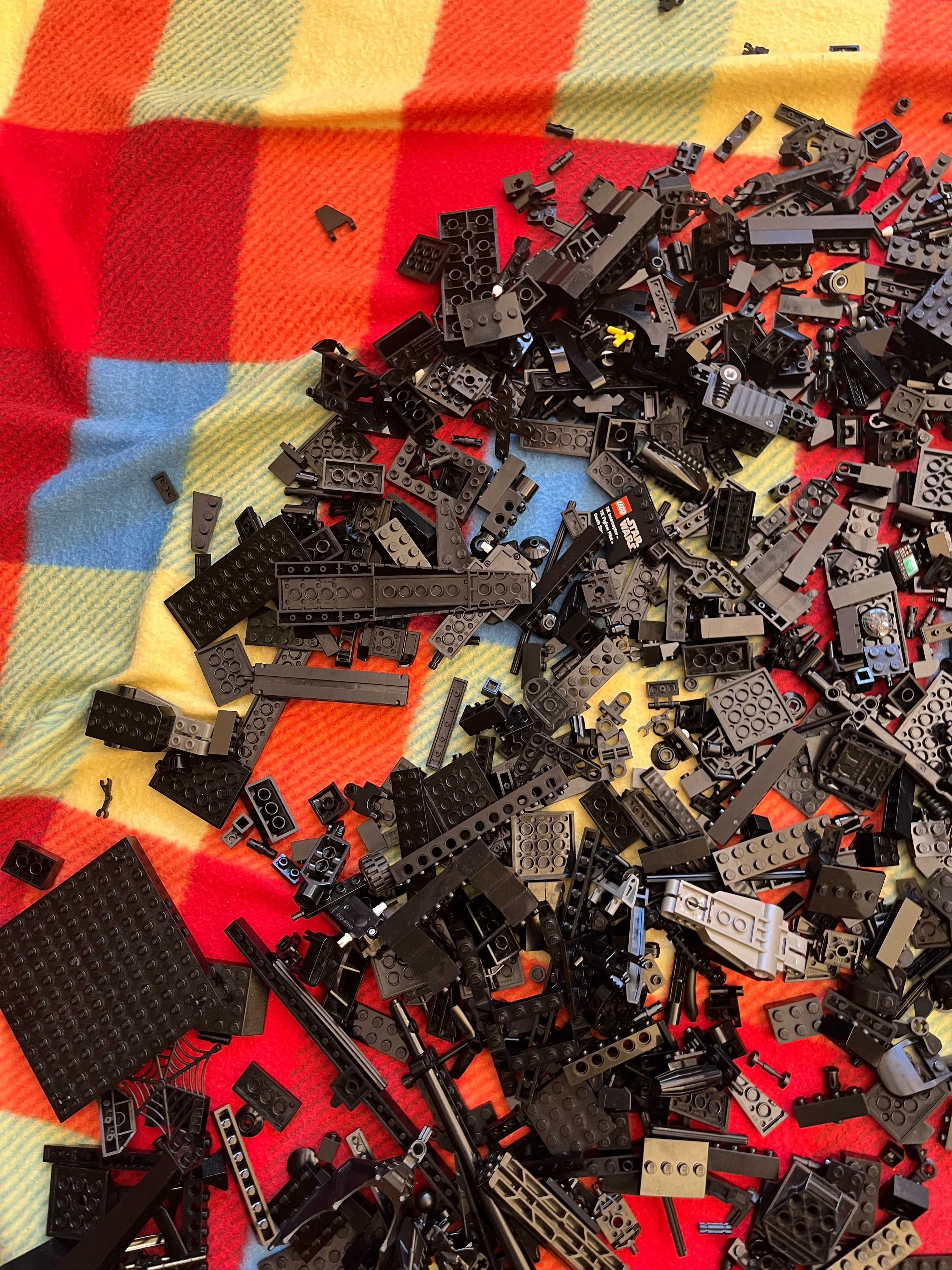 Lego mix czarnych klocków, 2.2 KG