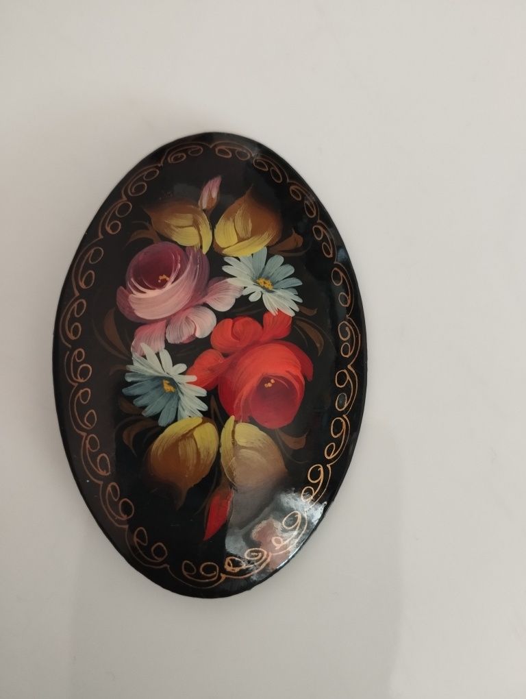 Broszka lakowana vintage
