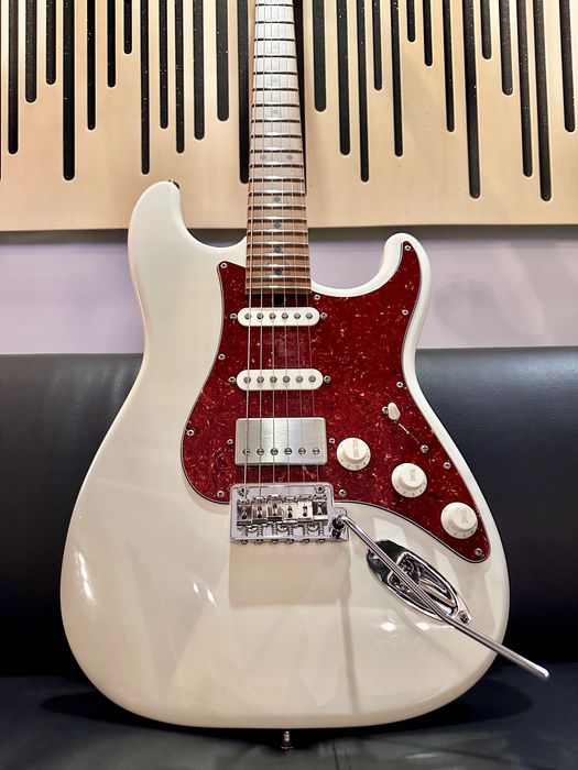 Suhr Classic Antique S  Flamed Roasted Maple Neck