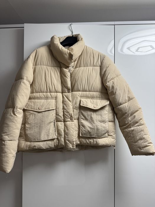 Продам бежеву куртку