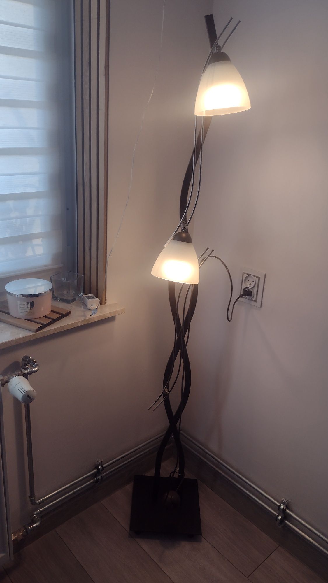 Lampka pokojowa stojąca