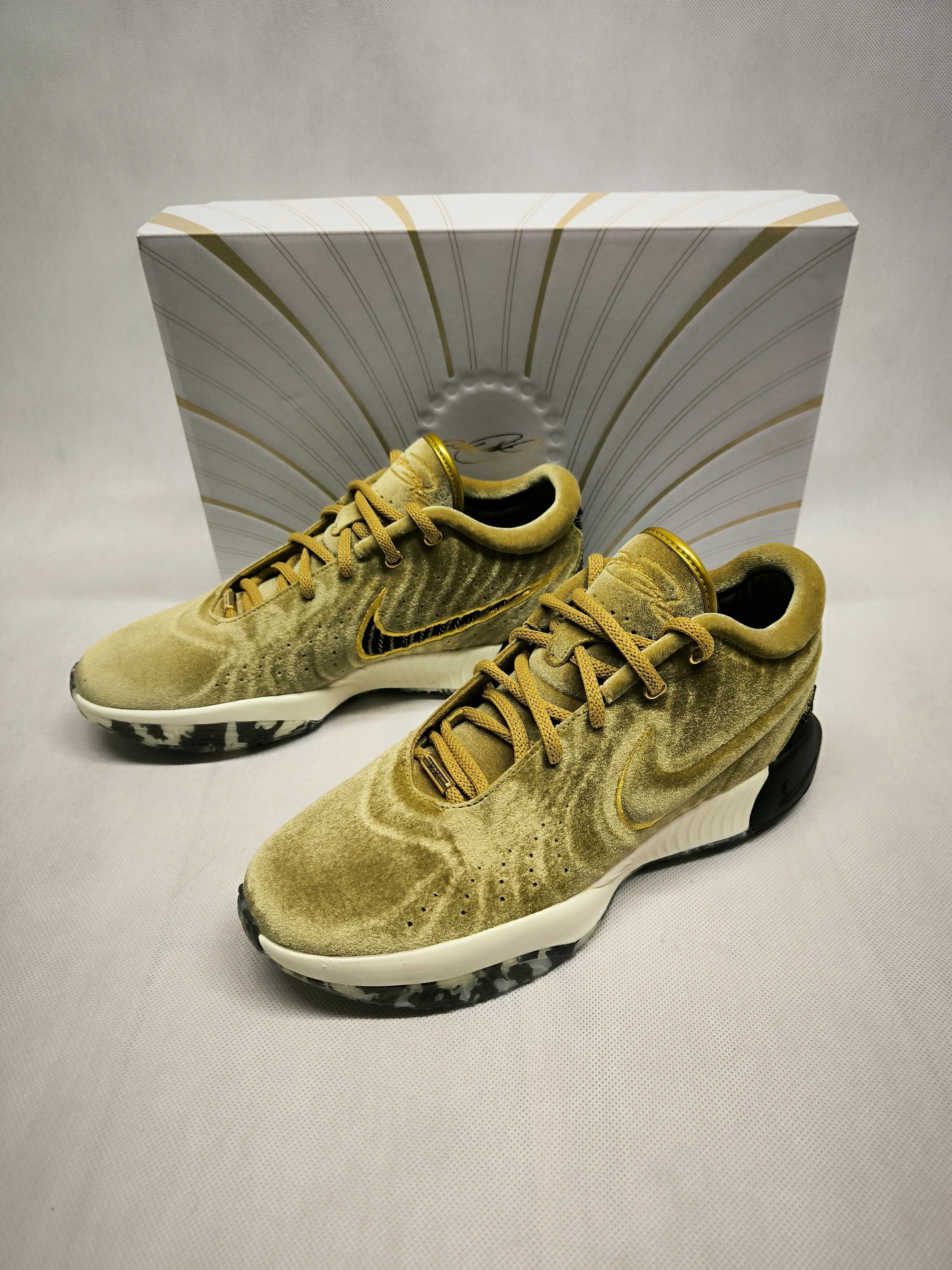 Nike
Sneakersy Lebron XXI Qs FZ7883  700 Brązowy 43