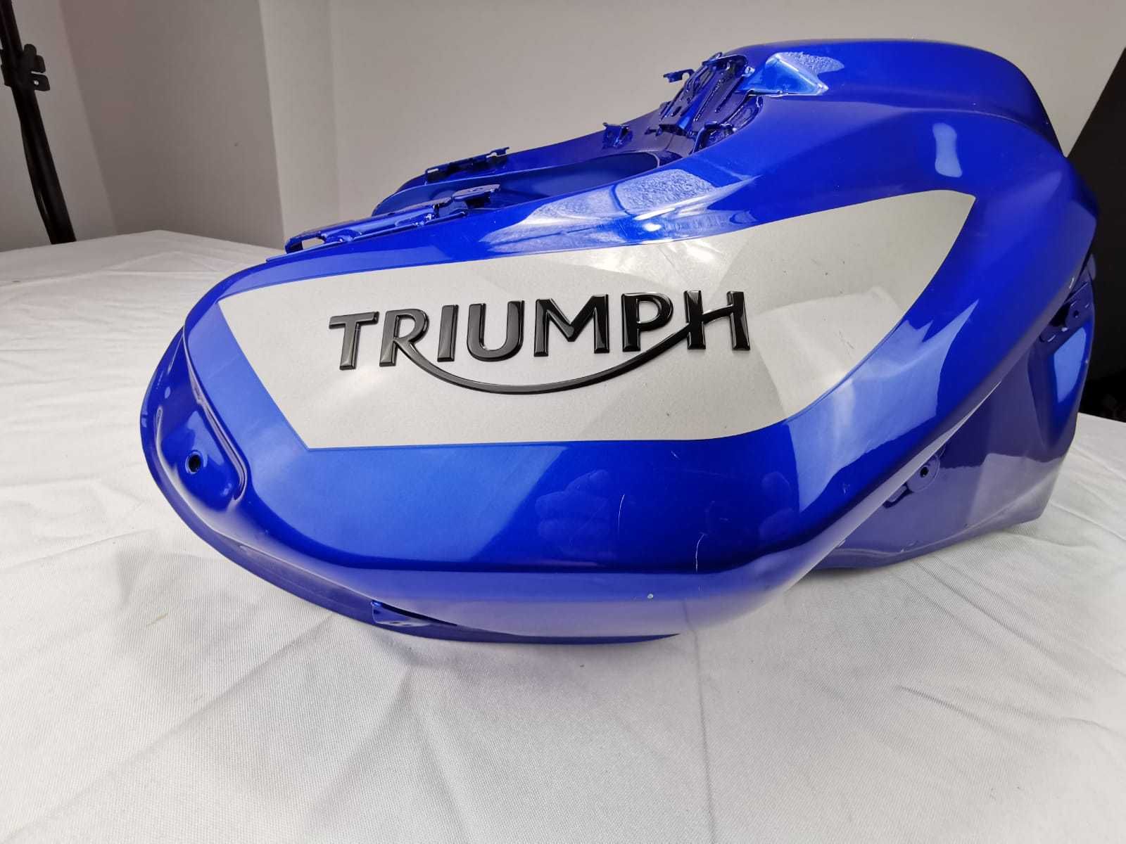 Zbiornik Triumph Tiger 900 Gt Pro bak emblemat