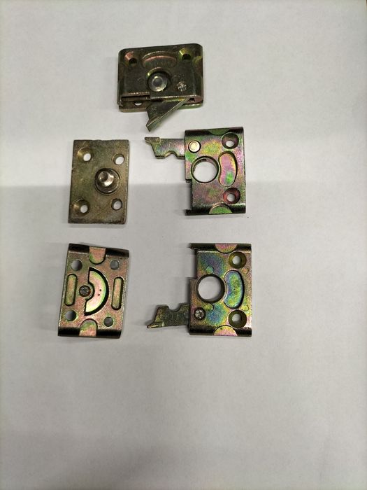 Złącza do okien drewnianych