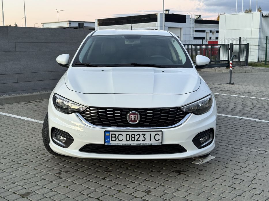 Fiat Tipo 2019 року.