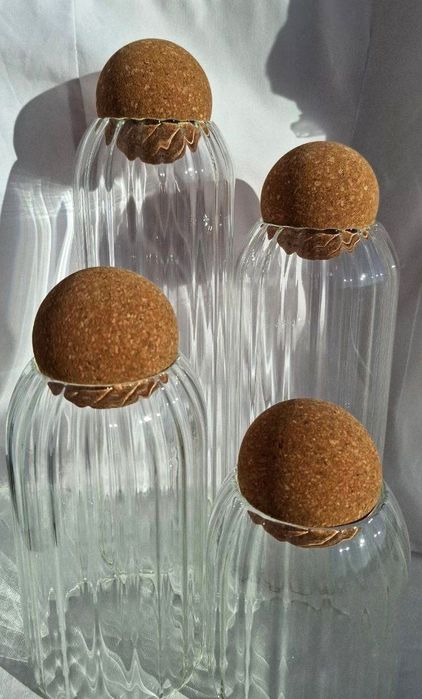 Набір з 4 скляних баночок для зберігання 
Вони чудово виглядають я