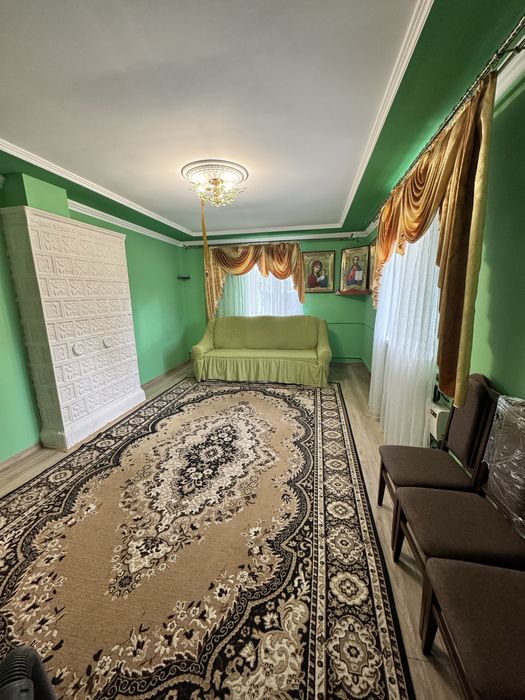 Будинок з новим ремонтом і технікою, великою ділянкою в м.Кременець Те