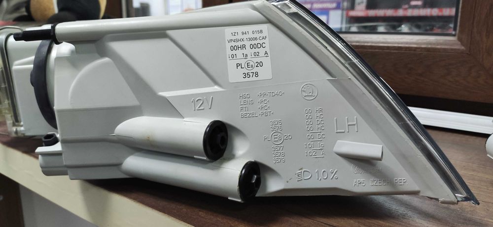Фары Octavia A5 04-13 XENON оригинал новые