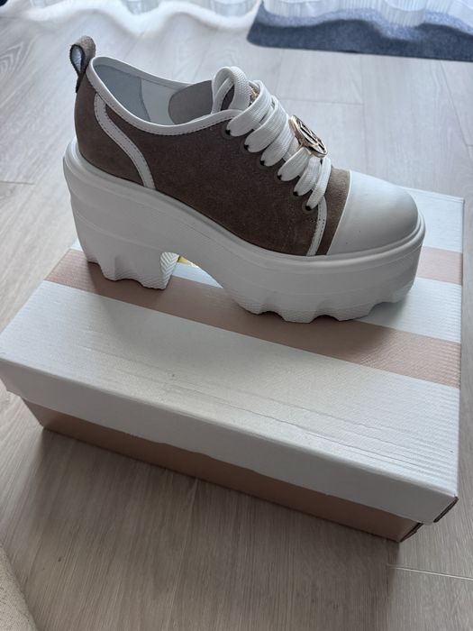 Взуття жіноче, модельне