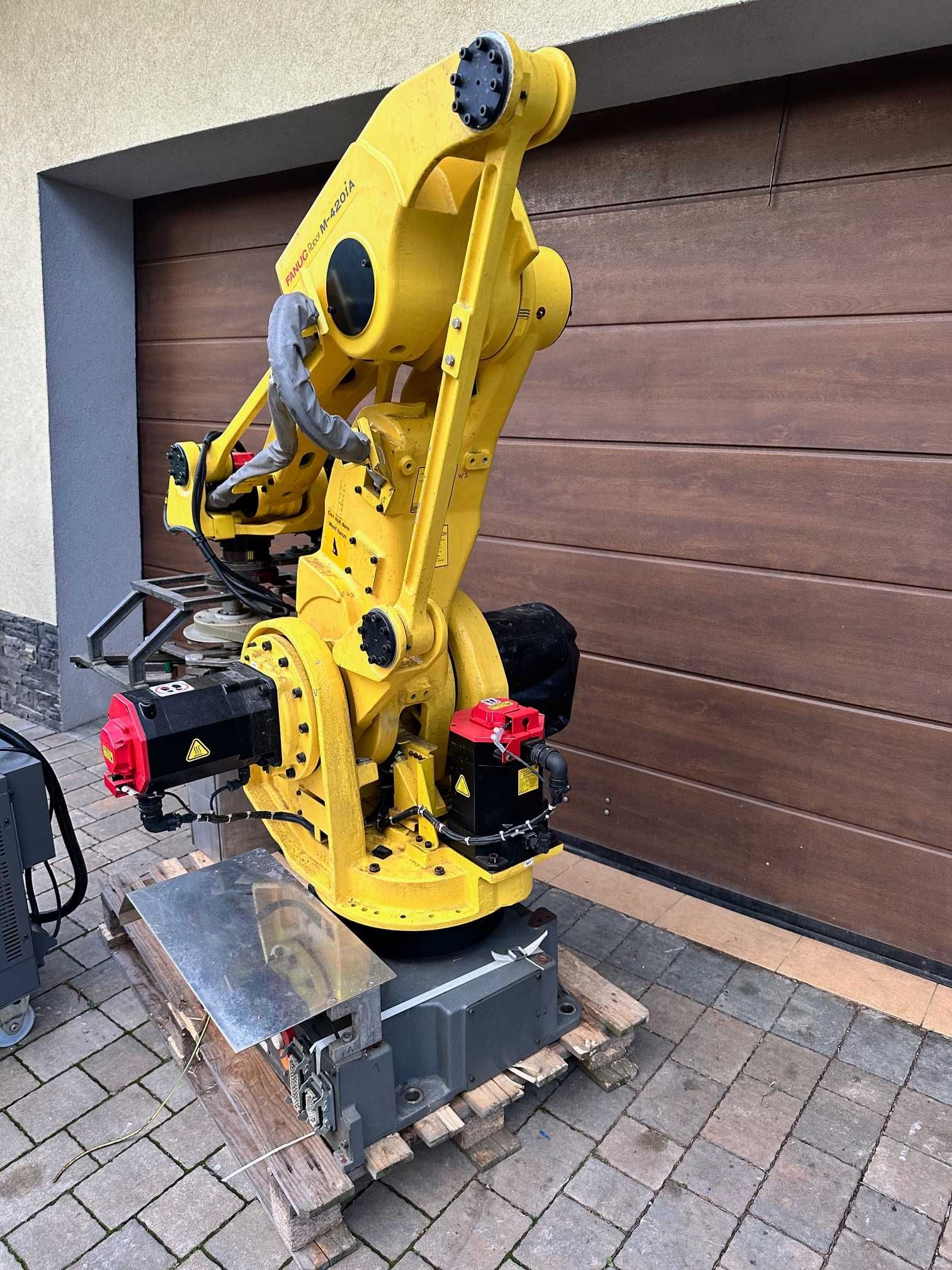 Manipulator, Robot paletyzujący Fanuc M-420iA z kontrolerem R-30iB
