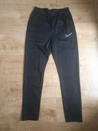 Nowe spodnie treningowe Nike S