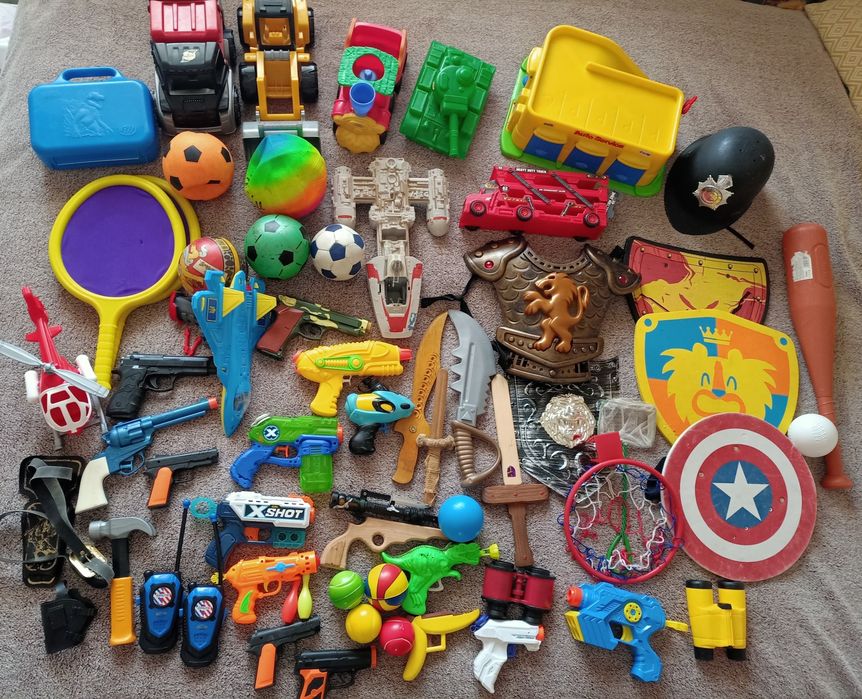 Машинки, літачки, оружиє