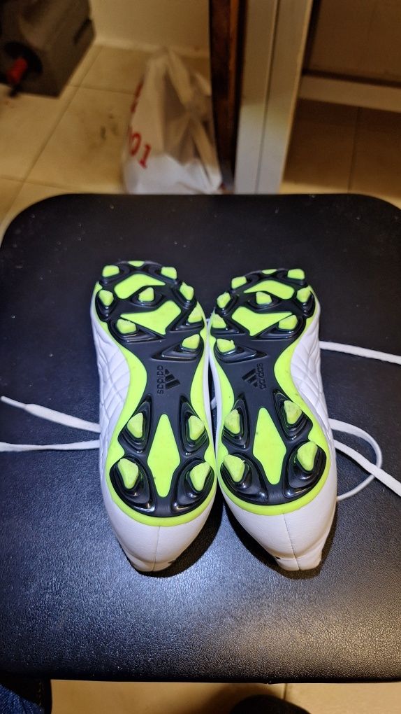 Chuteiras como novas adidas n. 32