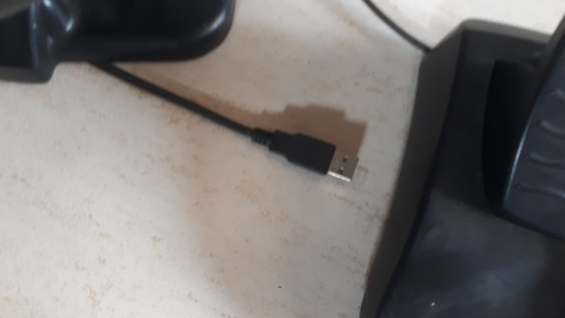 Volante e pedais para computador