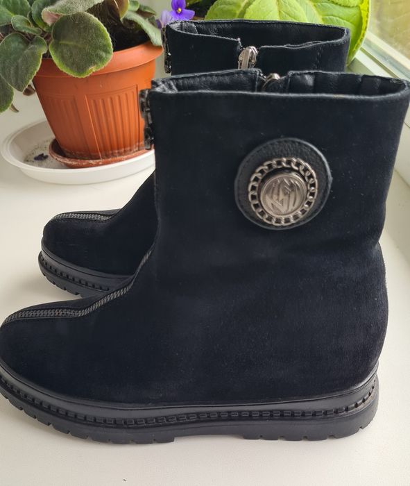 Продам зимові жіночі получоботи,р.35