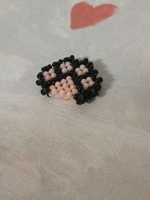 Лапка на щастя виріб з бісера