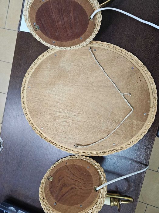 Zestaw vintage – lustro i dwa kinkiety z rattanu i drewna