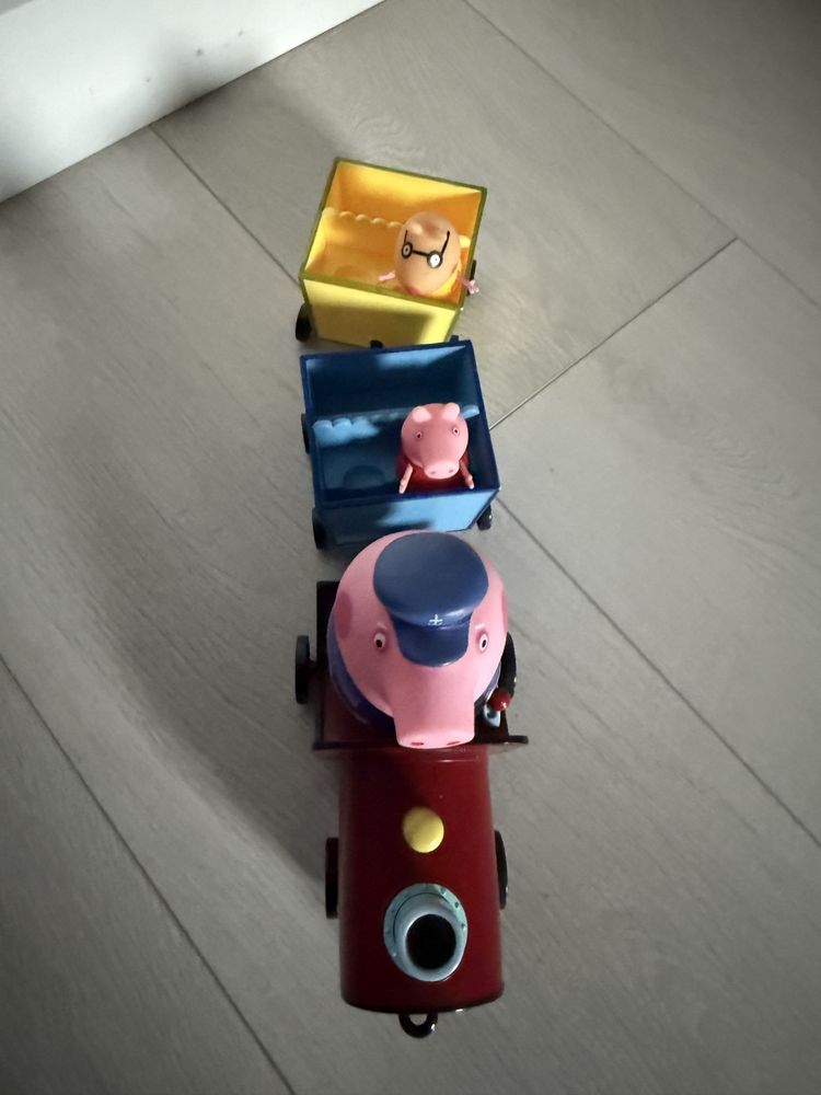 Pociąg Dziadka Swinka Peppa i figurki