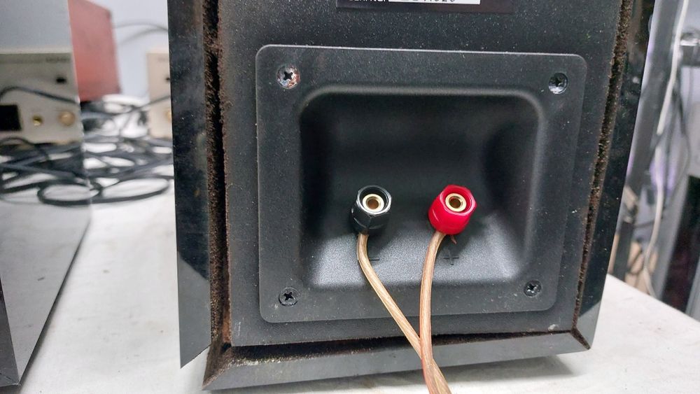 Нові акустичні системи Yamaha NS BP182 дефект корпуса