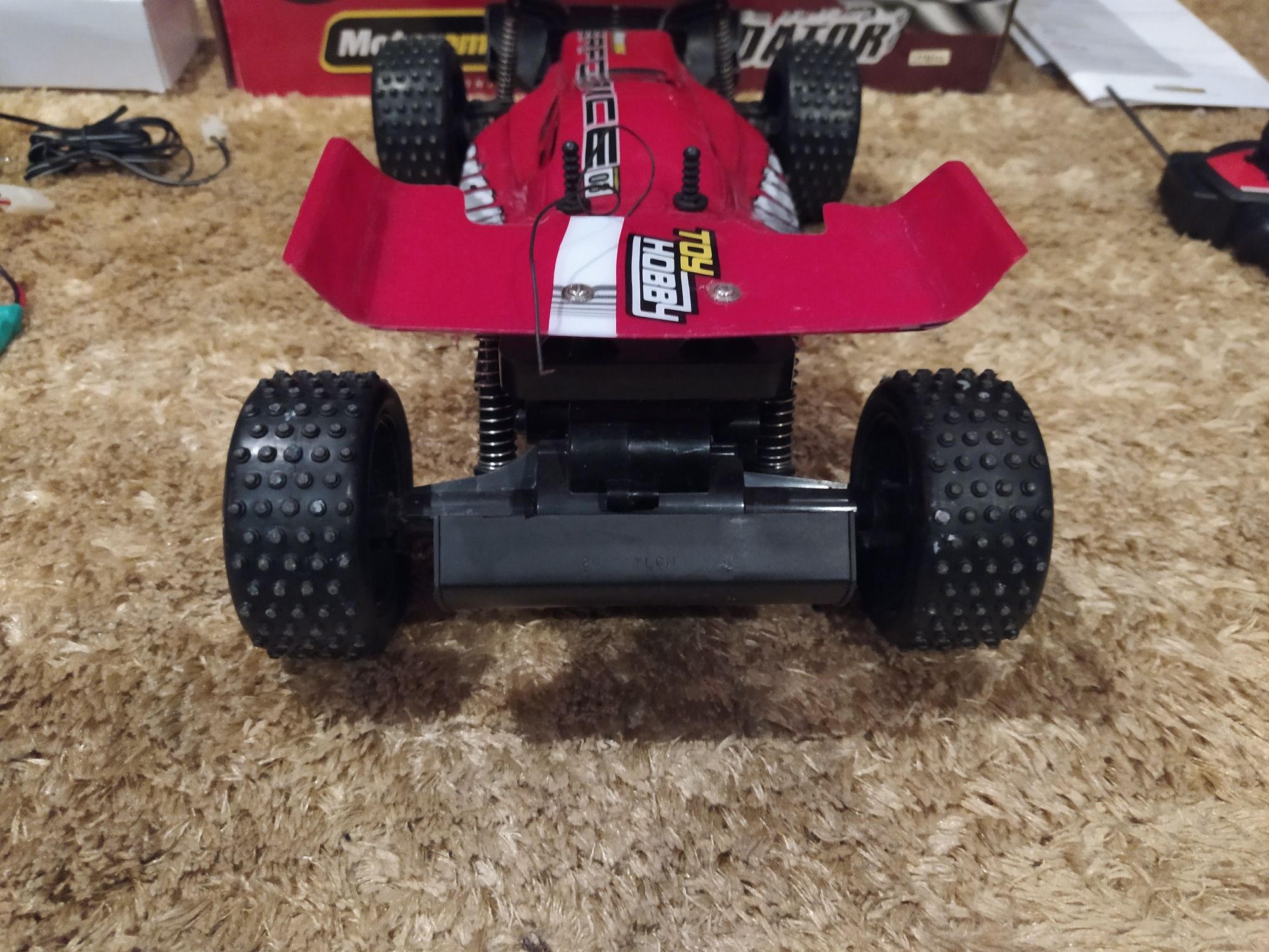 Carro telecomandado a bateria Motorama R/C Predator na caixa