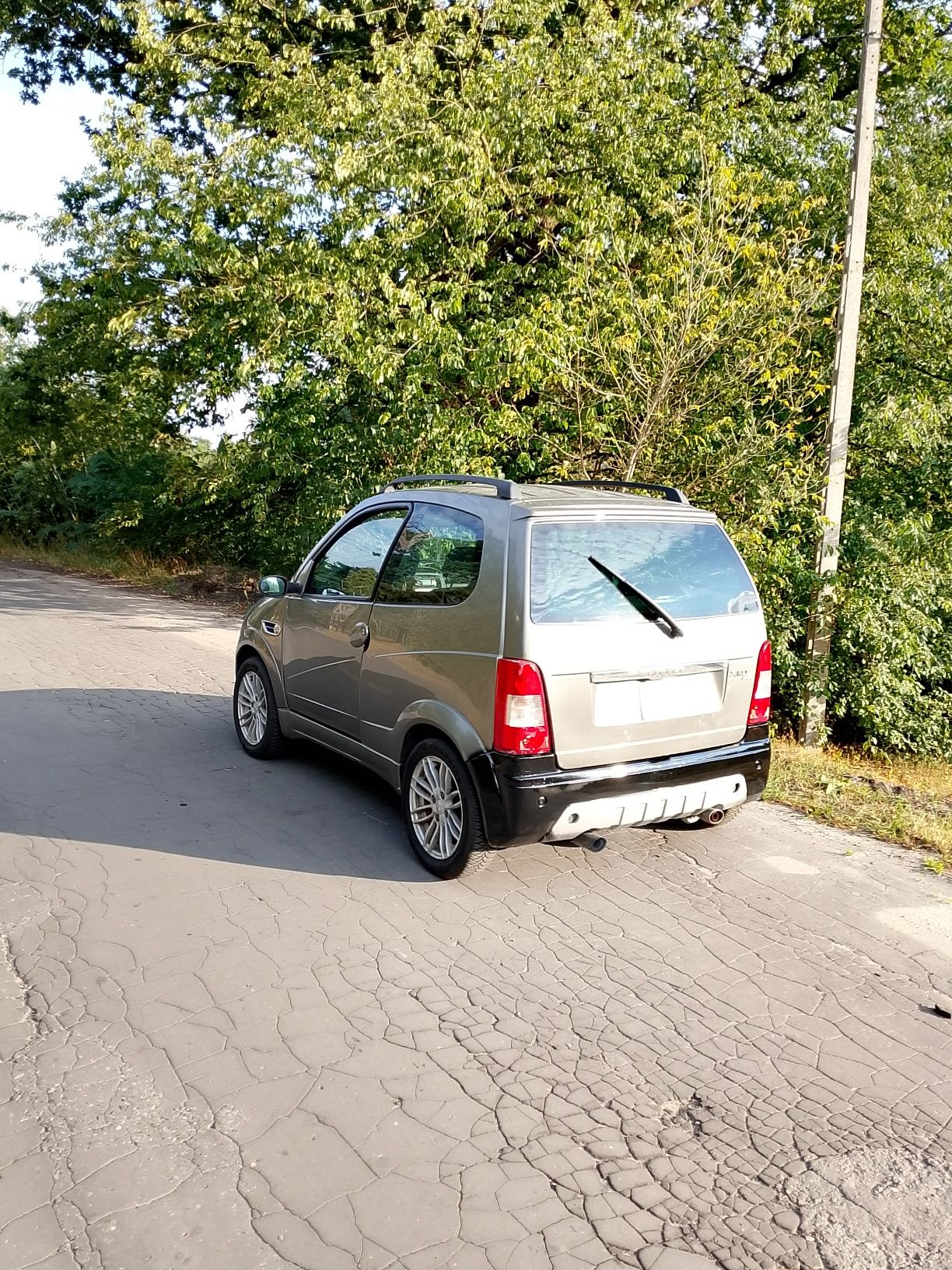 Ligier X TOO microcar z automatyczną skrzynią.