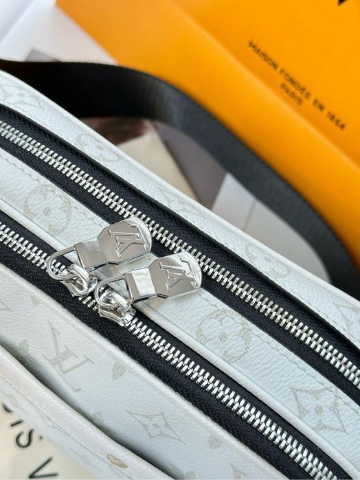Louis Vuitton mano alpha сумка мужская белая кожаная оригинал