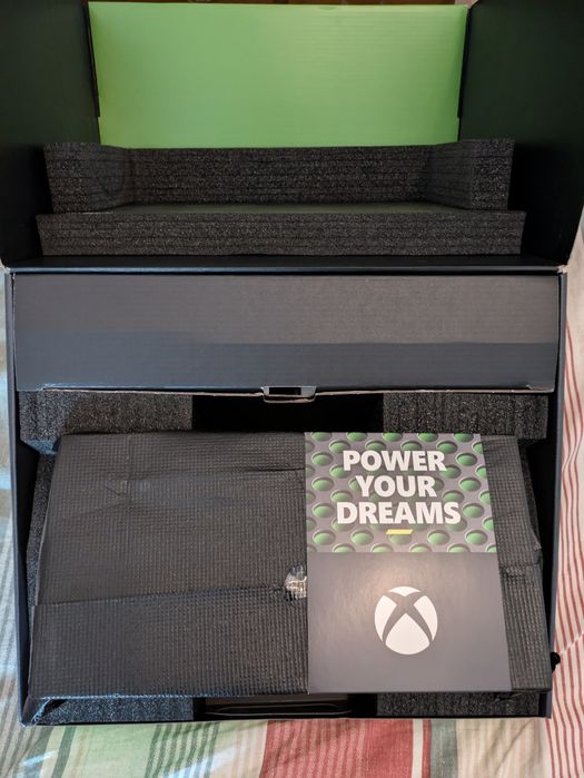 Xbox series X 1TB SSD + bateria comando