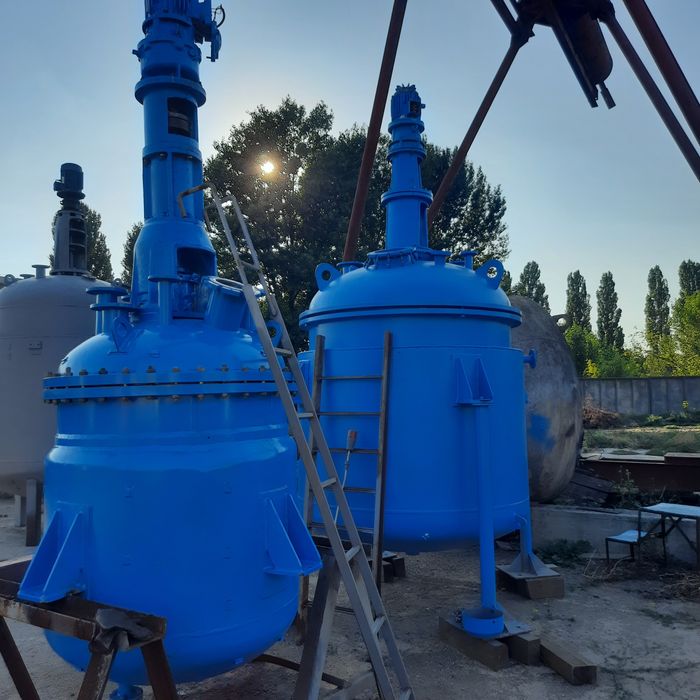 Реактор, емкость, цистерна,  1 м3, 3.2 м3