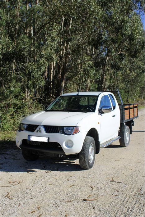 Mitsubishi l 200 4x4  de 2oo8    King cab  de 2 lugares   14 500 euros
