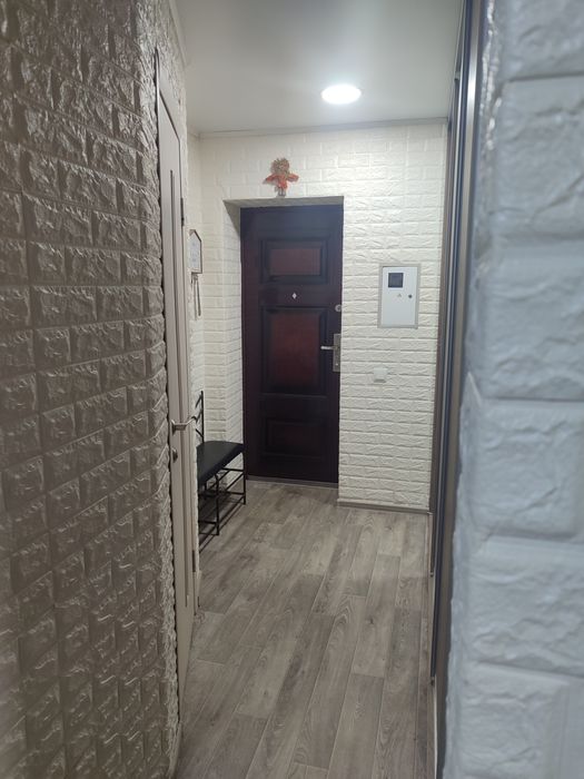 Продам 1 квартиру - студіо в центрі міста Сміла. Сертифікат - так.