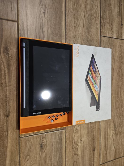 Lenovo Yogai tab 3 wylany potrzaskany swieci sie
