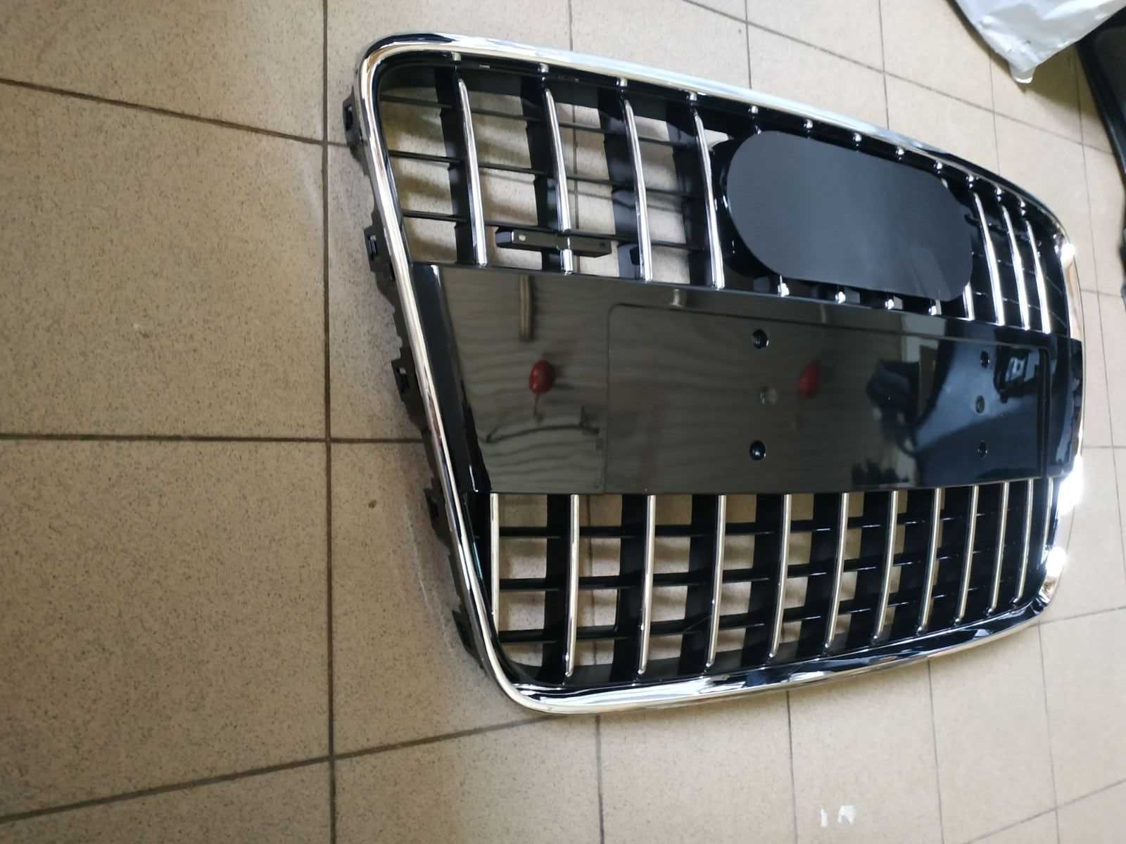 Решітка радіатора Audi Q7 4L рестайл