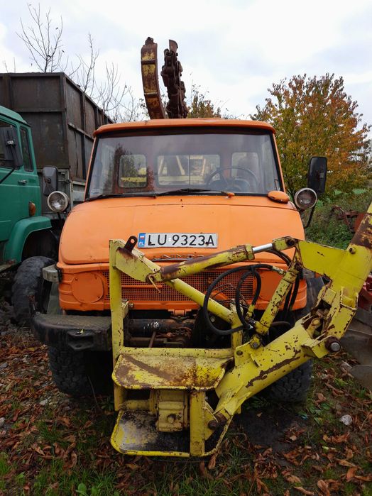 Mercedes Benz Unimog406 z przystawką do kopania