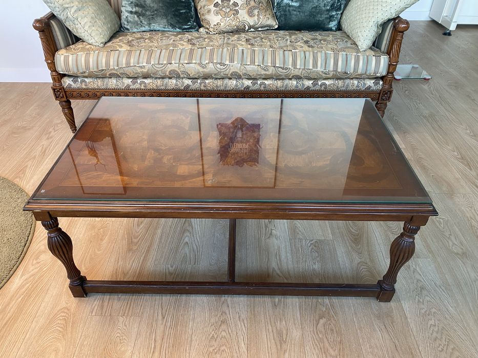 Cadeirão com mesa de centro