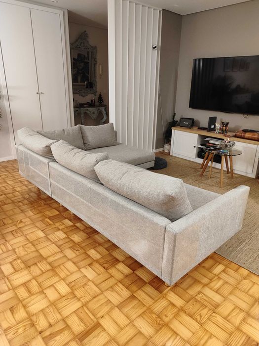 Sofá chaise-longue (cor areia)