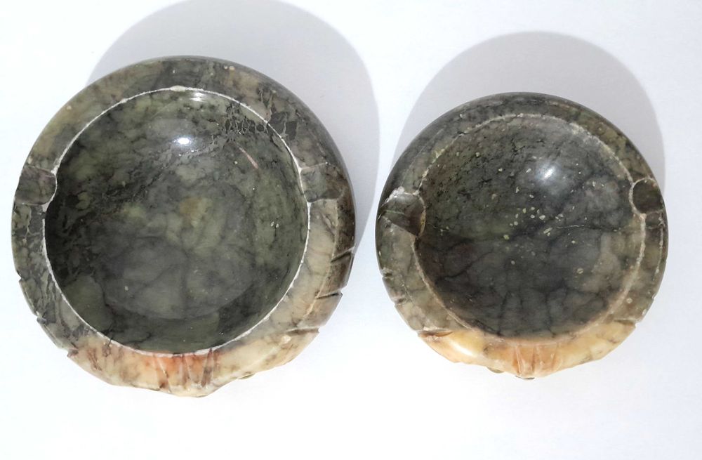 Cinzeiros e Pisa-papeis "Mochos" em Alabastro - 5 Peças Antigas