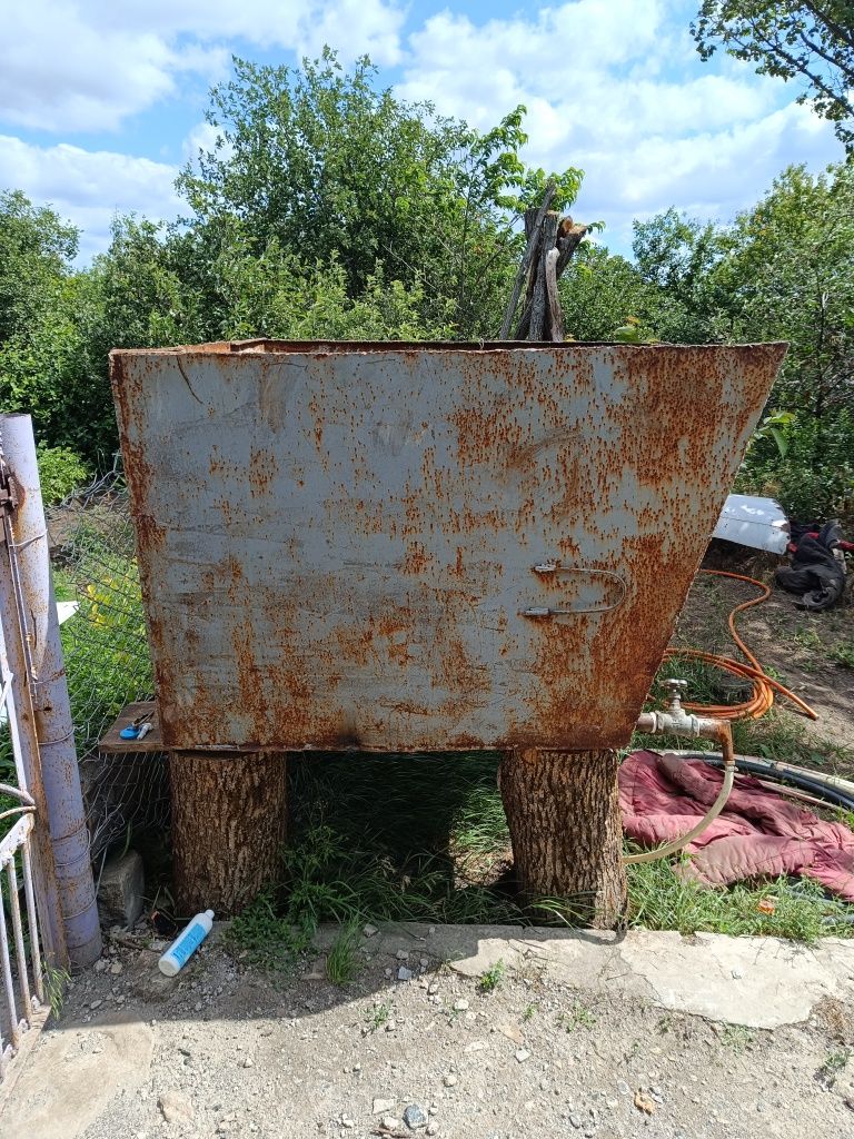 Продам бак для полива 2куба