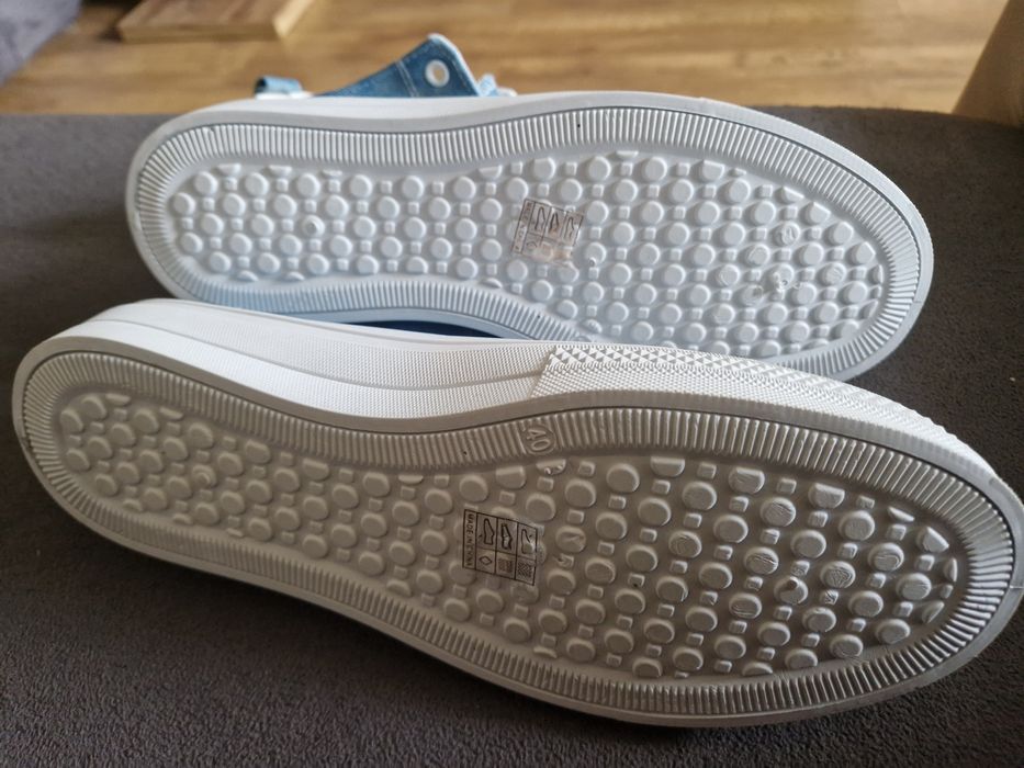 Trampki r.40 nowe