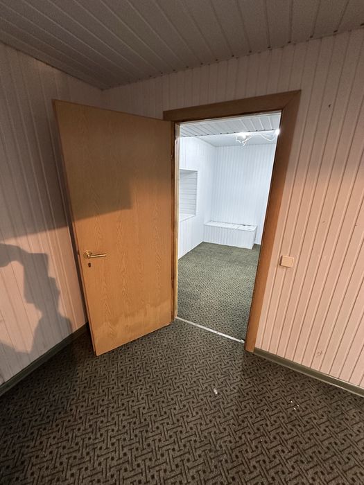 Оренда офісу 220 м² — 7 кабінетів, цоколь, вул. Незалежної України, 51