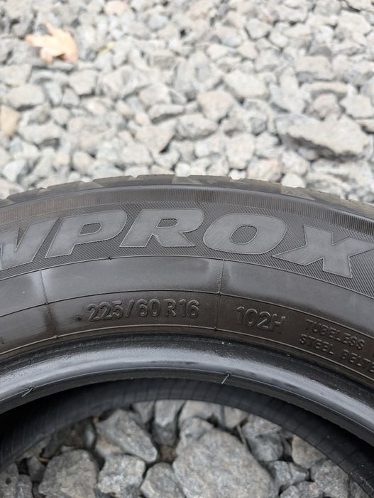 Комплект зимових шин Toyo 225/60 R16 225*60 16 Snowprox S943